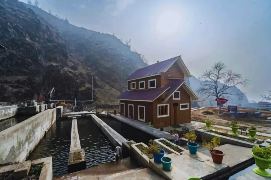 Mountain Cottage Homestay in Dara Harwan Srinagar with mountain views
